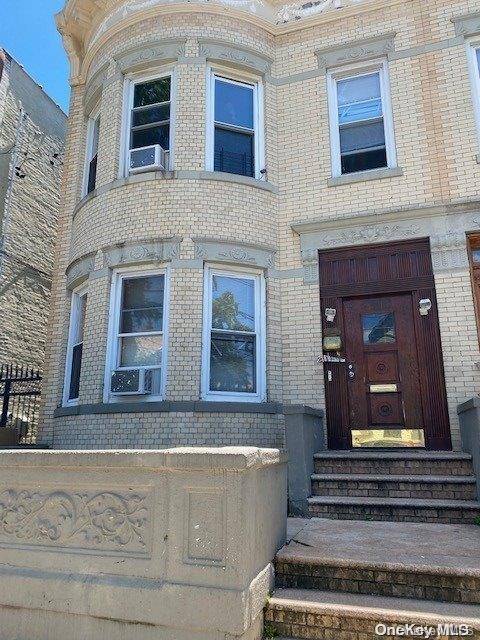 Woodhaven, NY 11421,94-18 86th RD