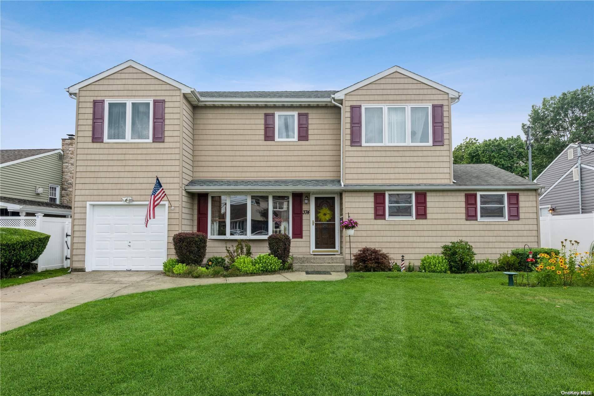 Massapequa Park, NY 11762,374 Atlantic AVE