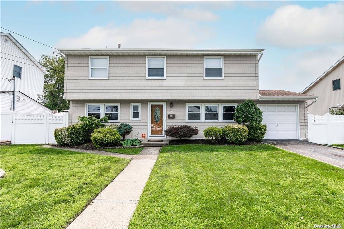 Bellmore, NY 11710,2526 Navy PL