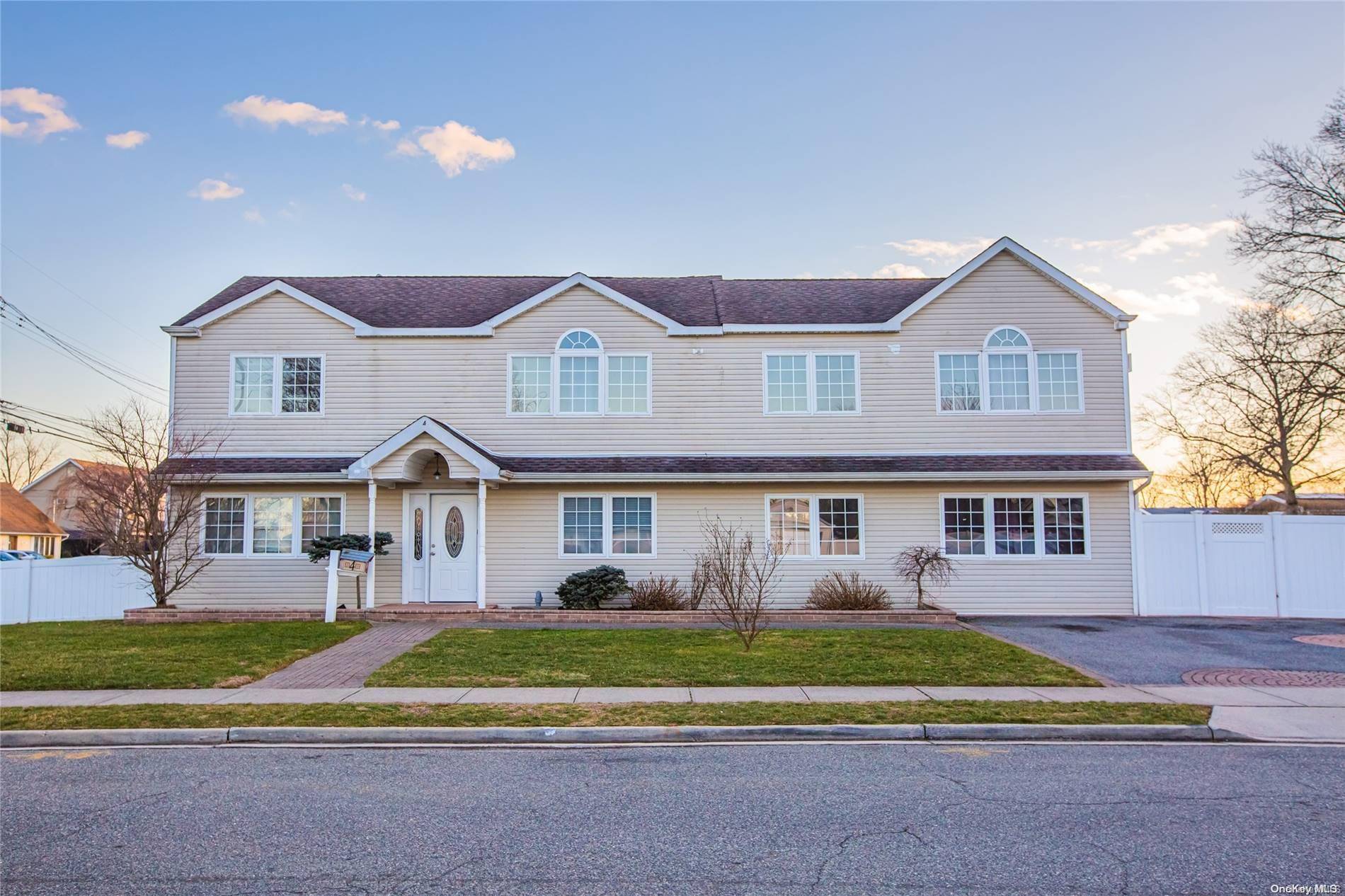 Bellmore, NY 11710,4 Short Lane