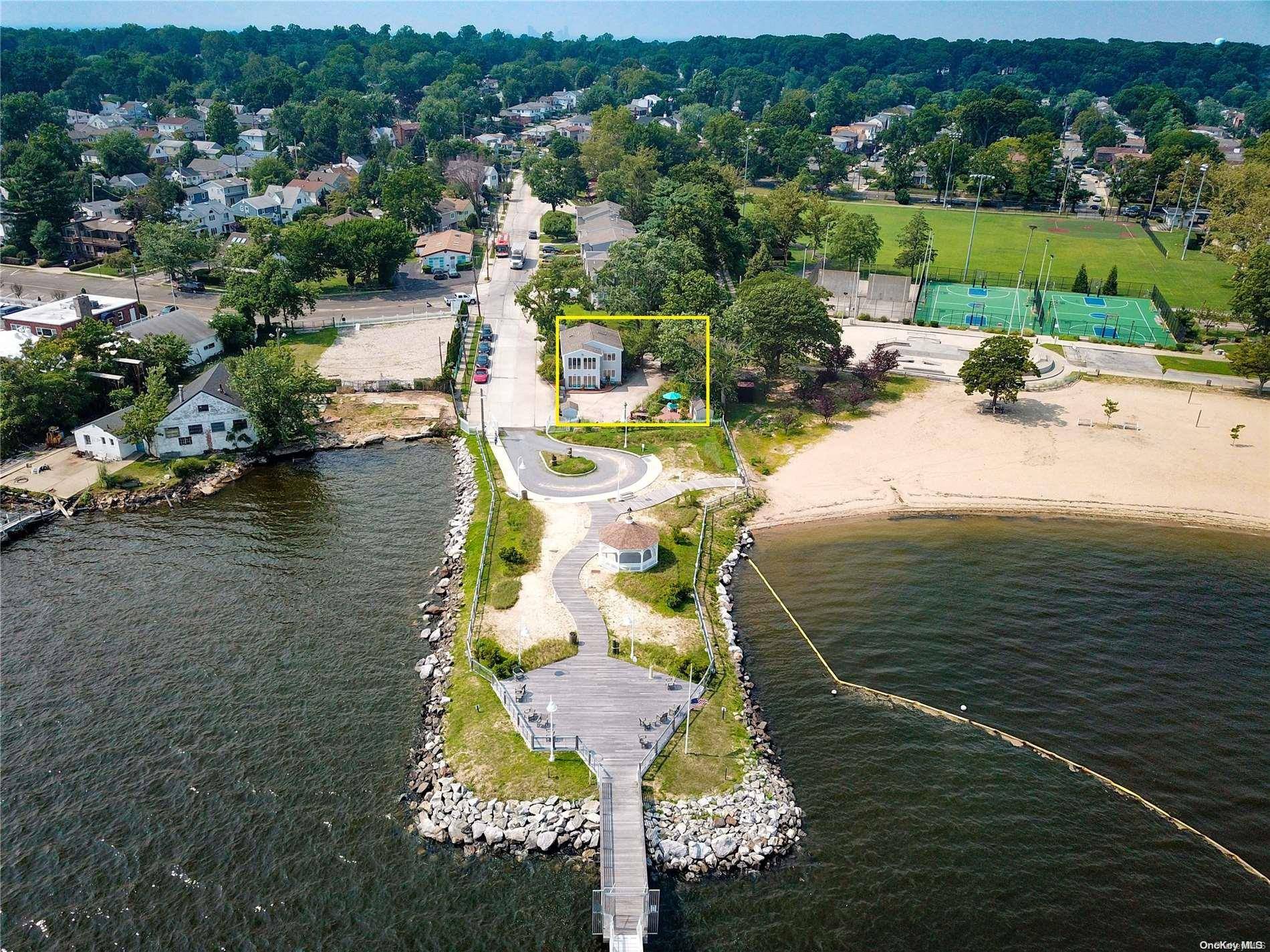 Port Washington, NY 11050,1 Bowman Point RD