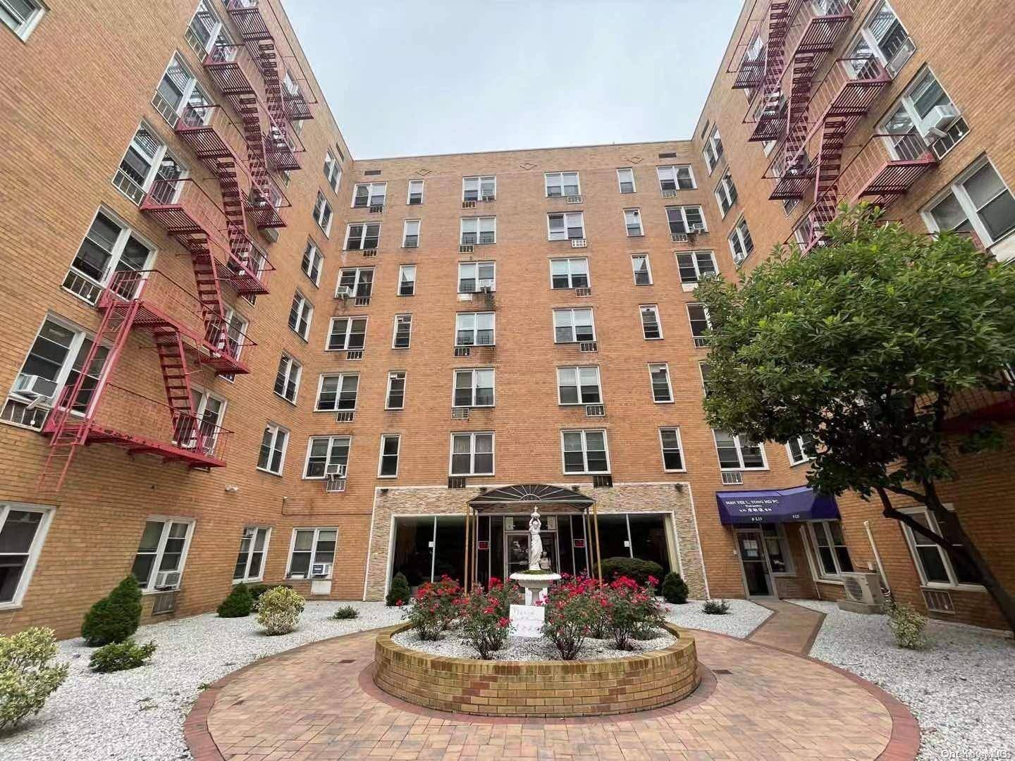Flushing, NY 11354,42-42 Colden ST #E8