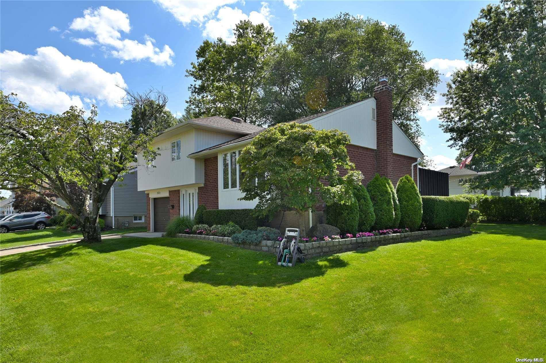 Plainview, NY 11803,151 Sutton DR