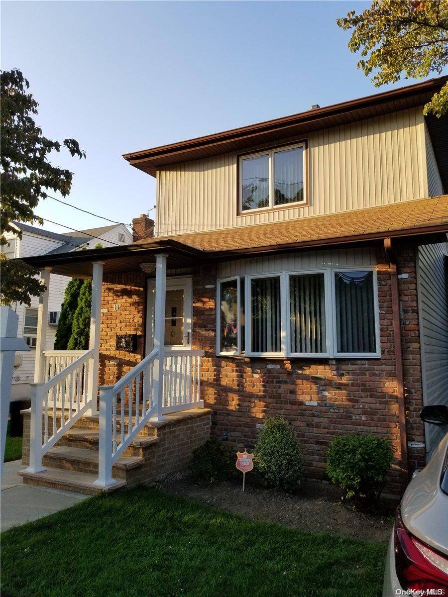 Lynbrook, NY 11563,10 Leaman PL