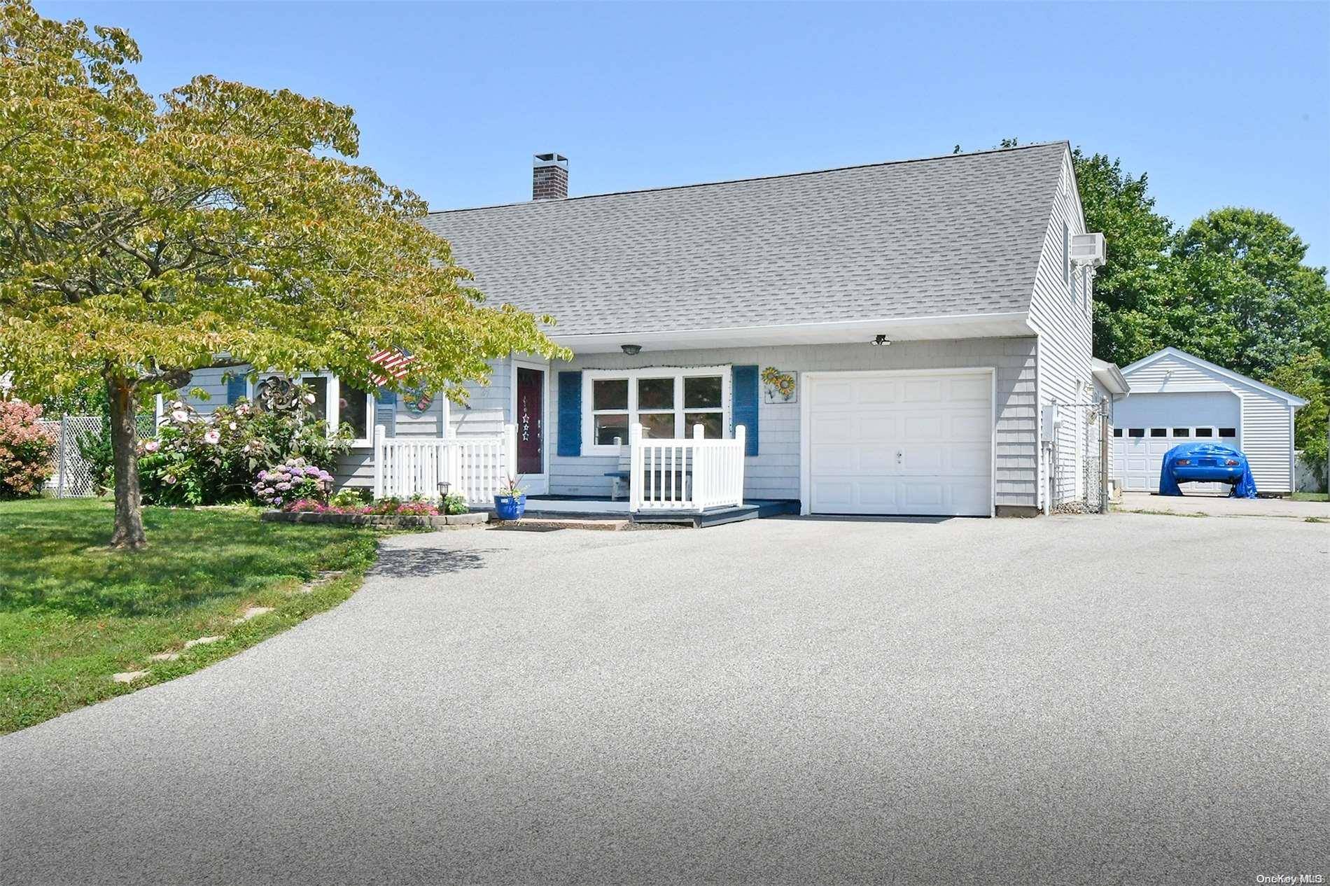 Medford, NY 11763,27 Torrey Pine LN