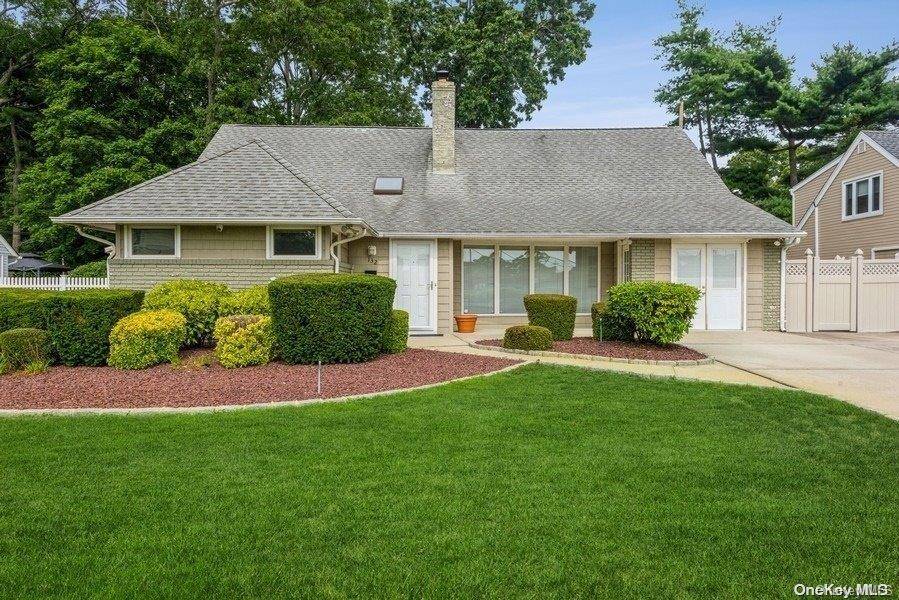 Merrick, NY 11566,132 Hewlett AVE