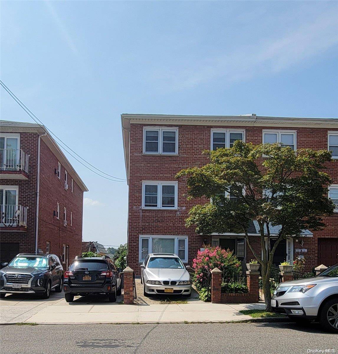 Flushing, NY 11358,36-28 166th ST
