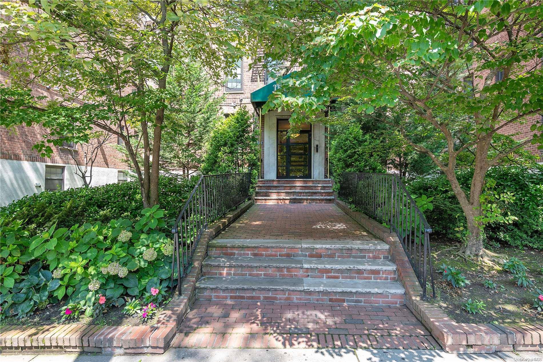 Briarwood, NY 11435,139-09 84 DR #505