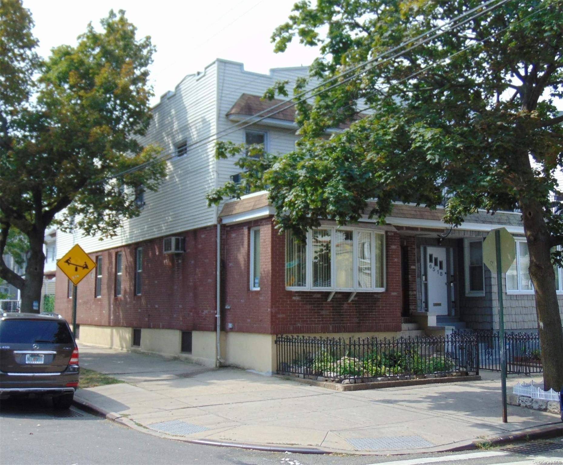 Ridgewood, NY 11385,6520 68th AVE