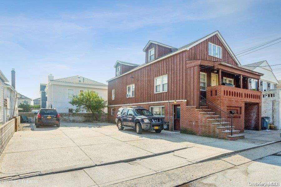 East Atlantic Beach, NY 11561,60 Troy AVE