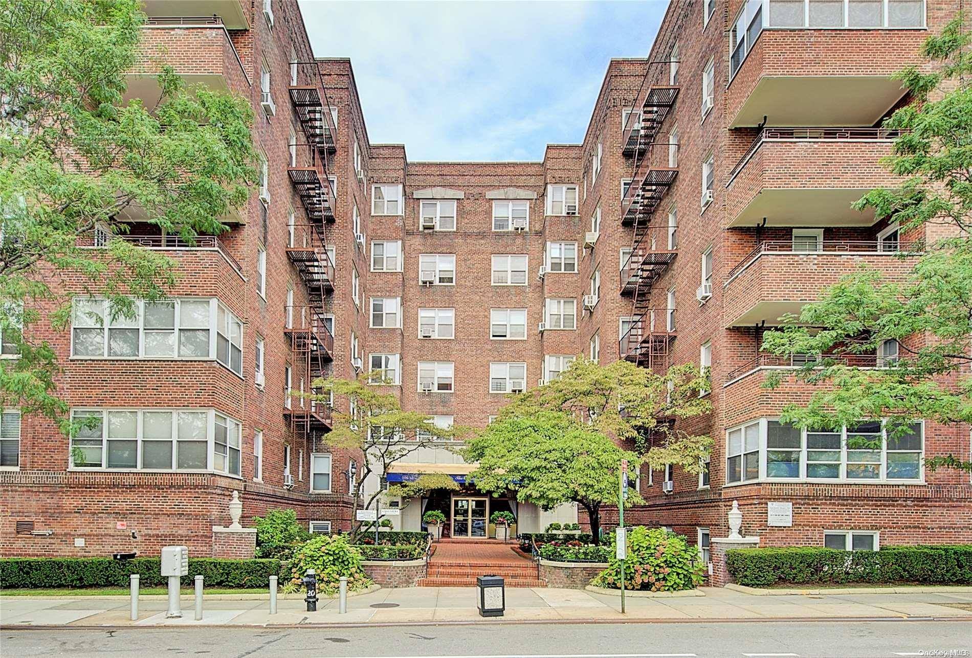 Forest Hills, NY 11375,106-15 Queens BLVD #2R