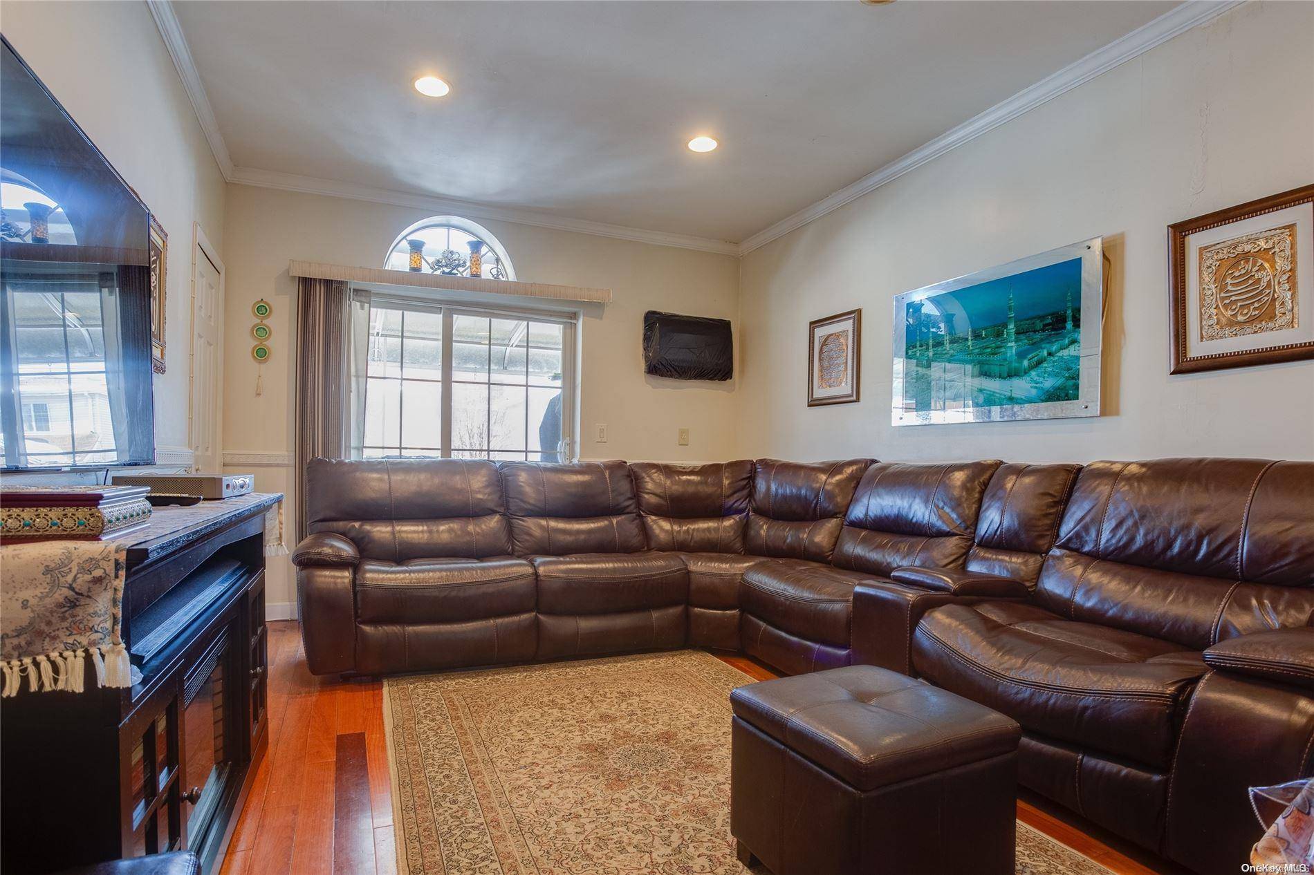 Kew Gardens, NY 11415,84-36 130 ST