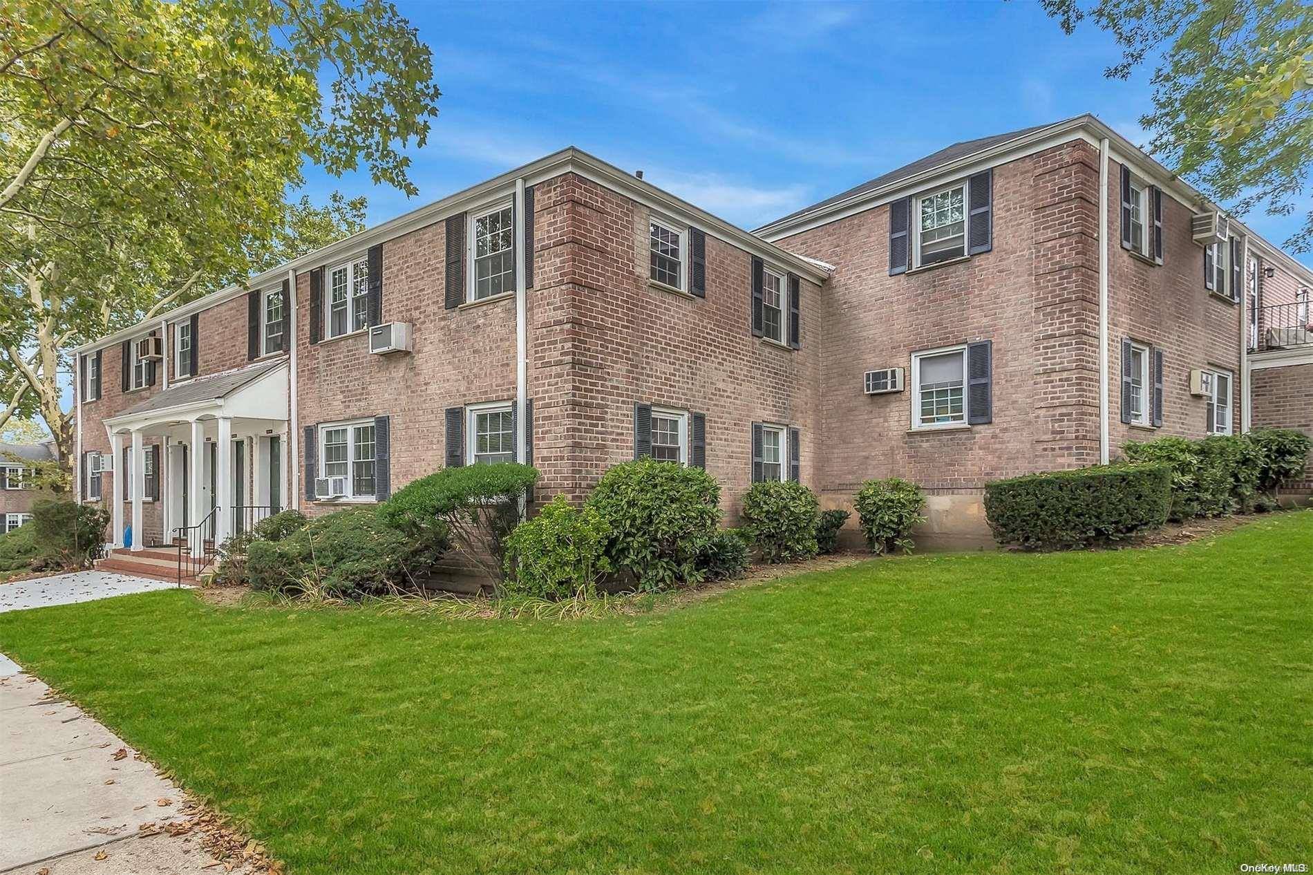 Bayside, NY 11364,61-39 224th ST #573