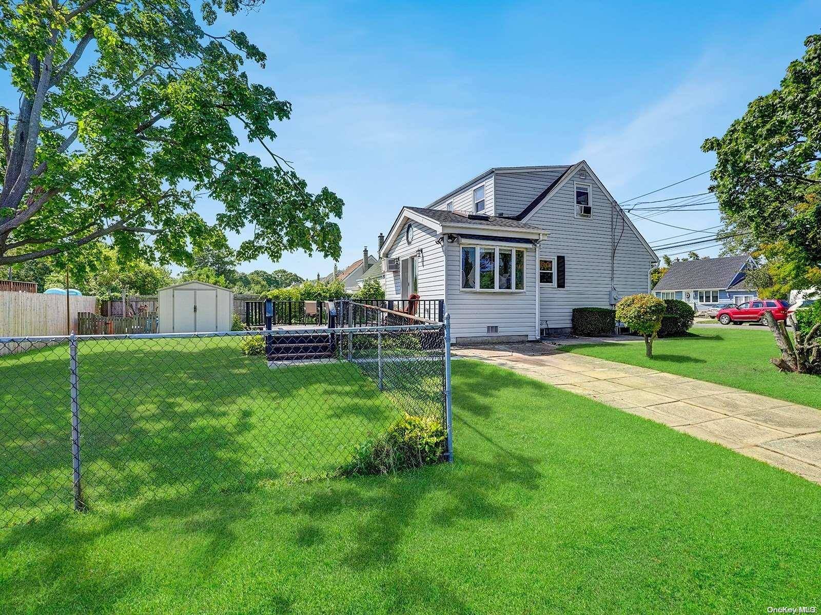 West Babylon, NY 11704,176 Marcy ST