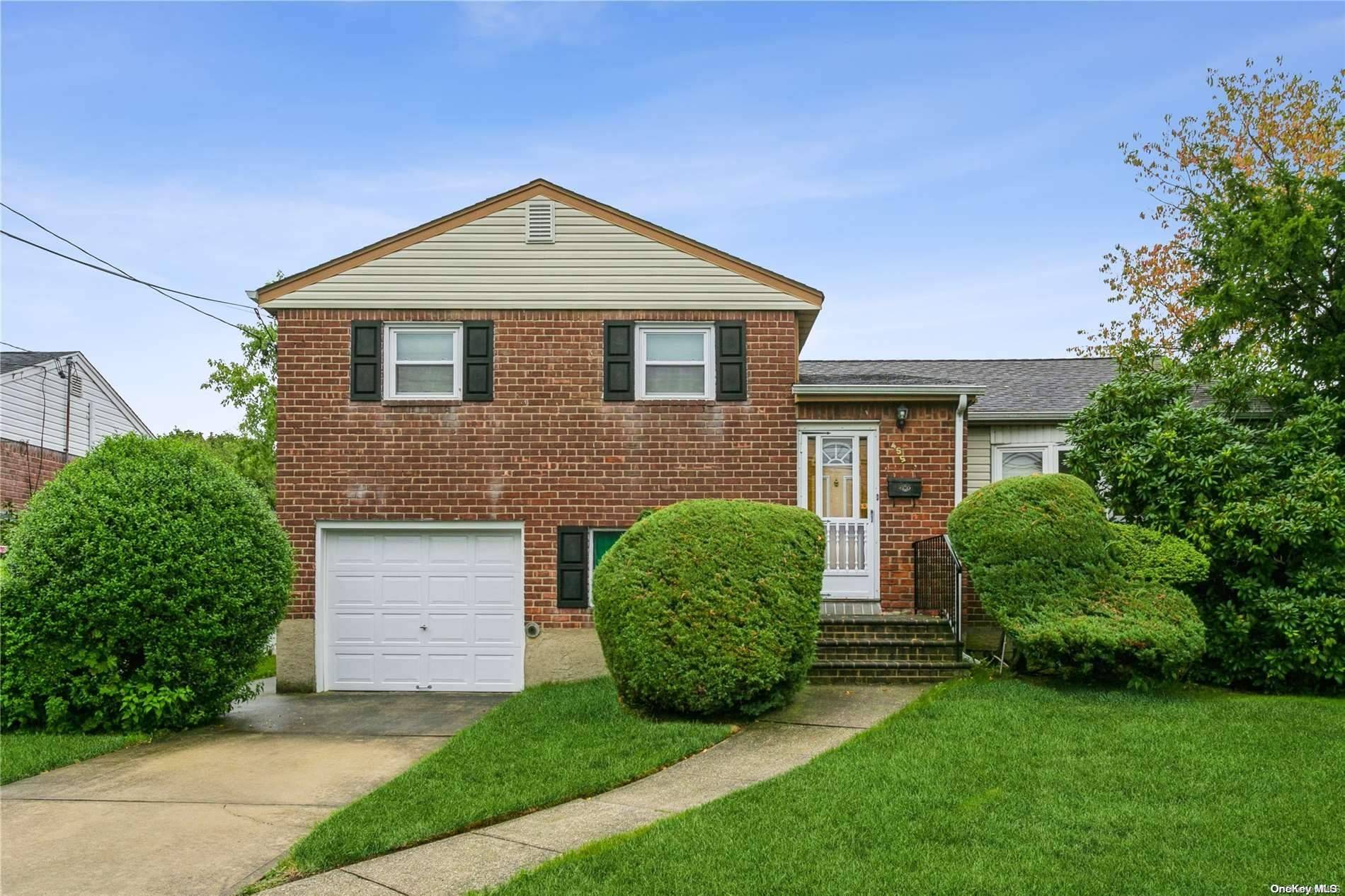 Massapequa Park, NY 11762,455 Pacific ST