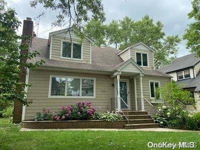 Hewlett, NY 11557,1589 Hewlett AVE