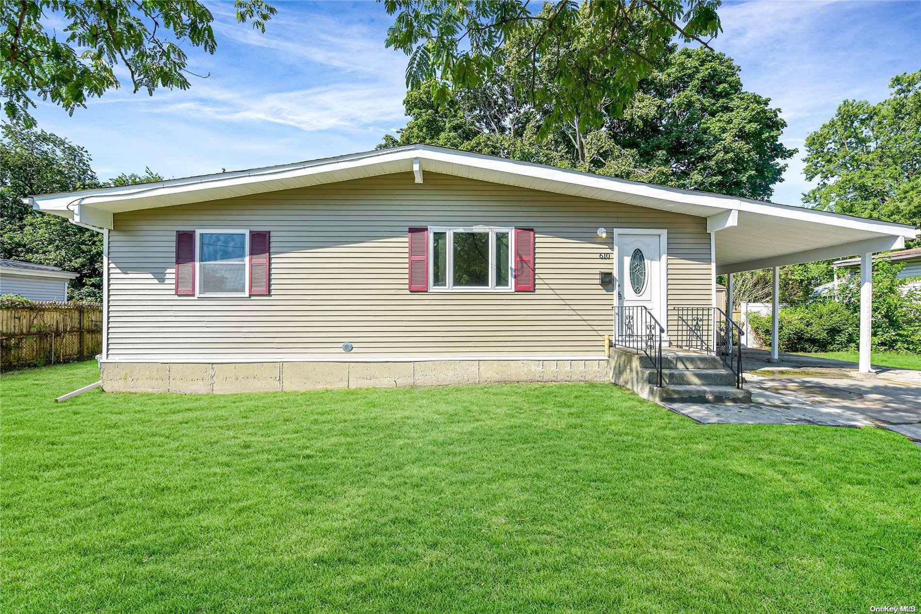 Central Islip, NY 11722,610 Lowell AVE