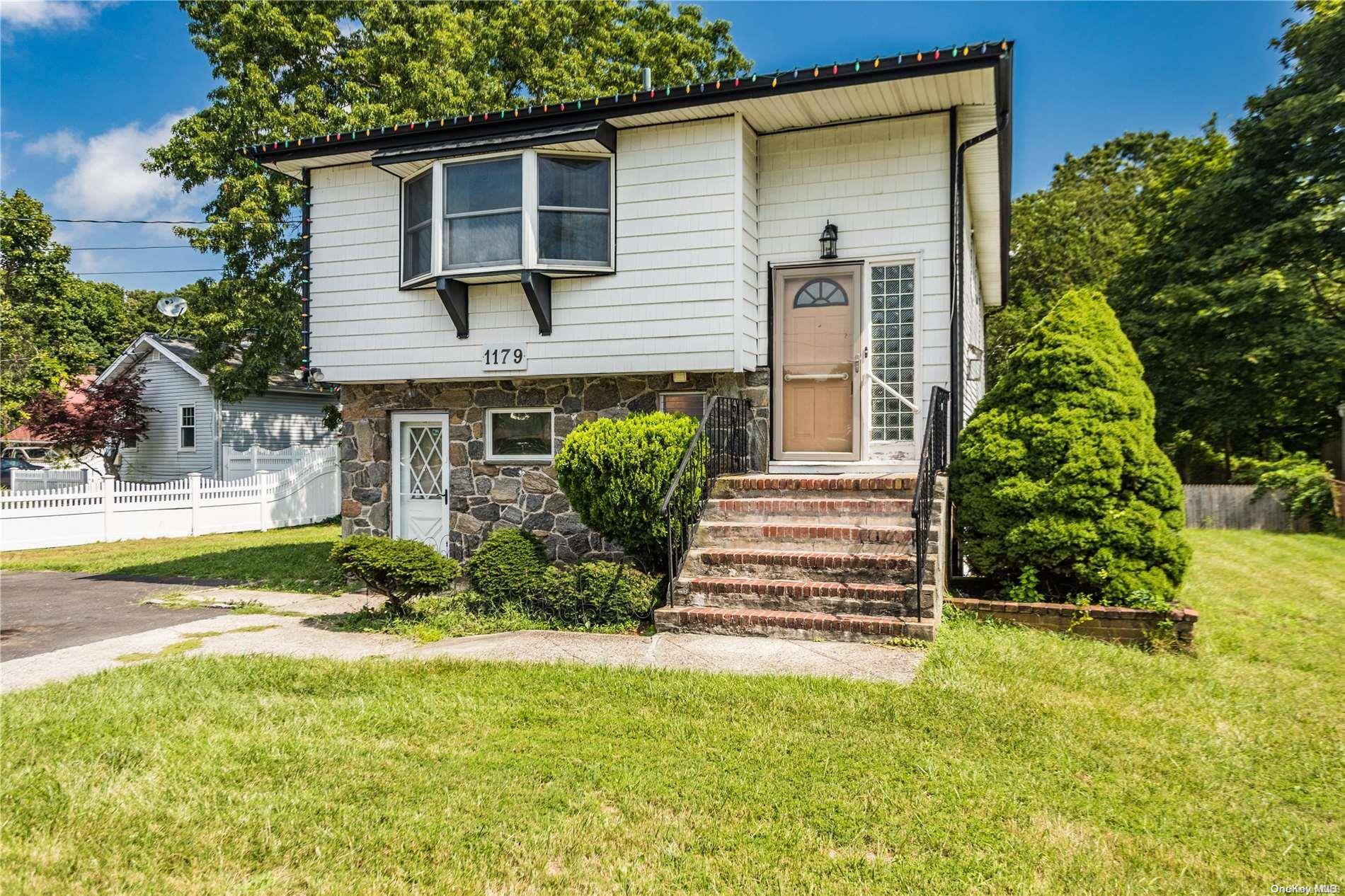 Bay Shore, NY 11706,1179 Brookdale AVE