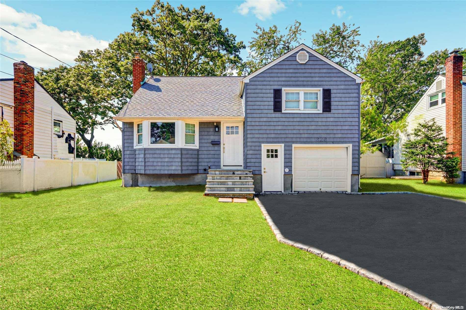 Massapequa, NY 11758,326 Park LN