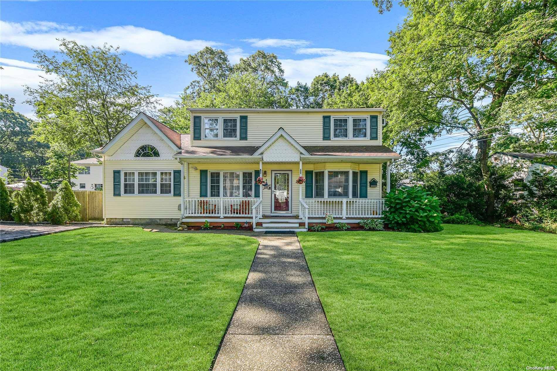Ronkonkoma, NY 11779,262 Cherokee ST