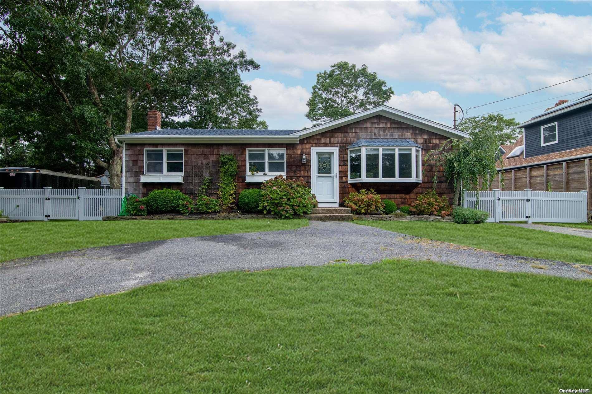 East Quogue, NY 11942,16 Longview DR