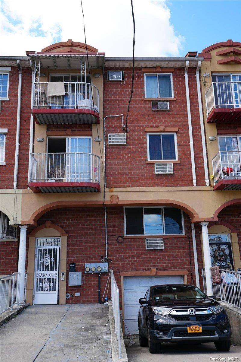 Kew Gardens, NY 11415,85-28 126th ST