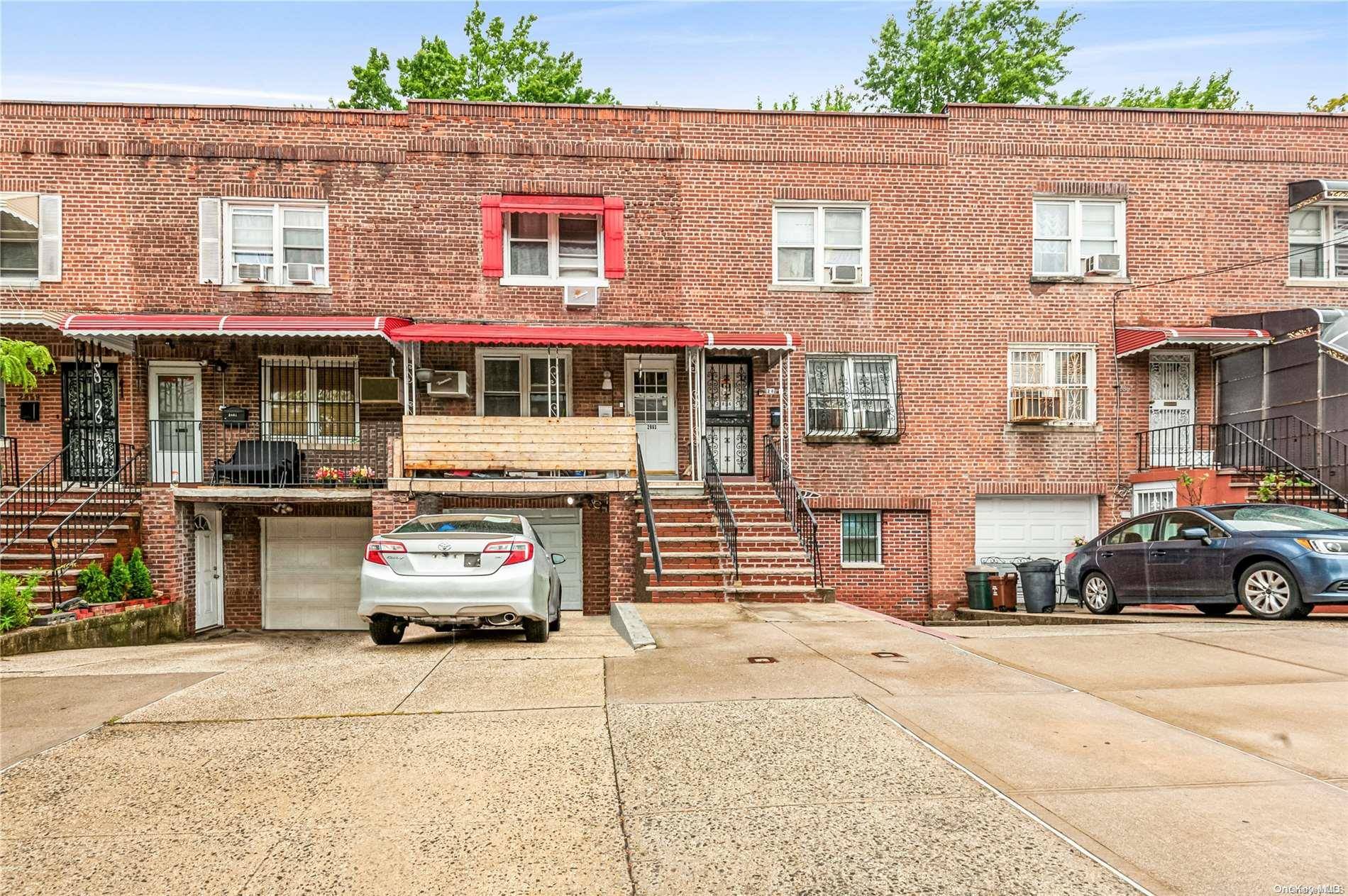 Bronx, NY 10469,2863 Dewitt PL