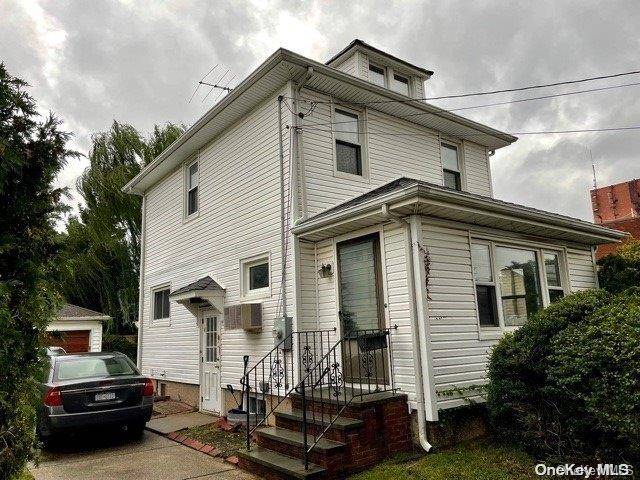 Elmont, NY 11003,1327 Scimitar AVE