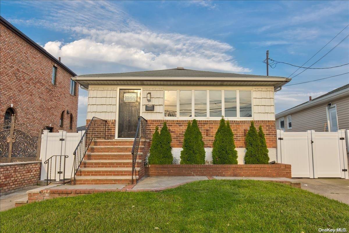 Howard Beach, NY 11414,163-33 95th ST