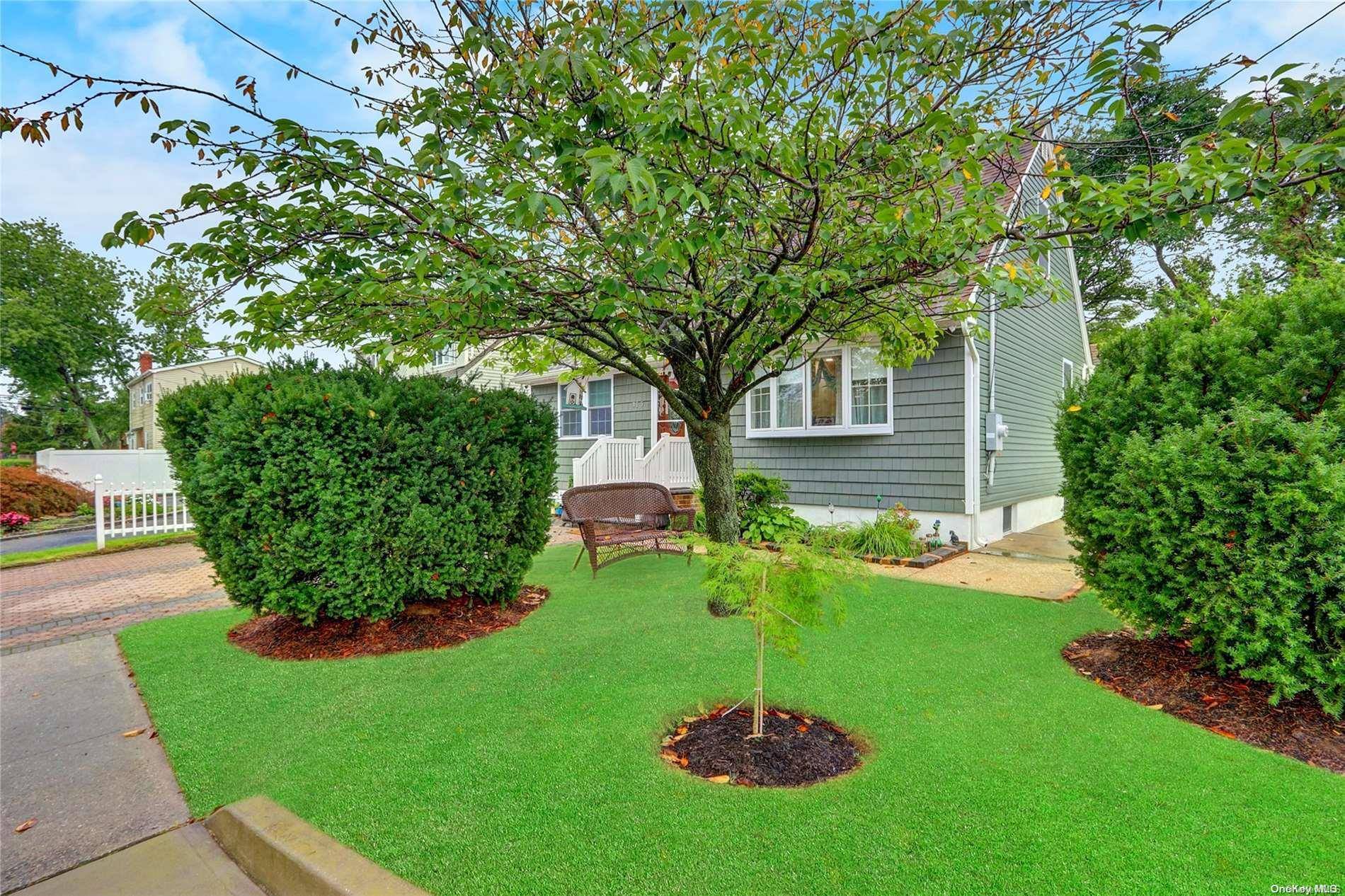 Lindenhurst, NY 11757,315 49th ST