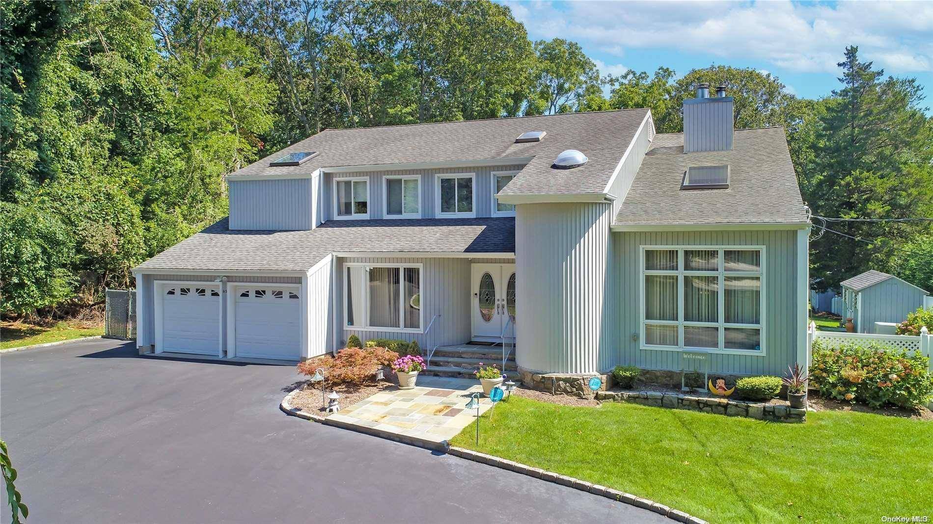 Smithtown, NY 11787,85 Croft LN