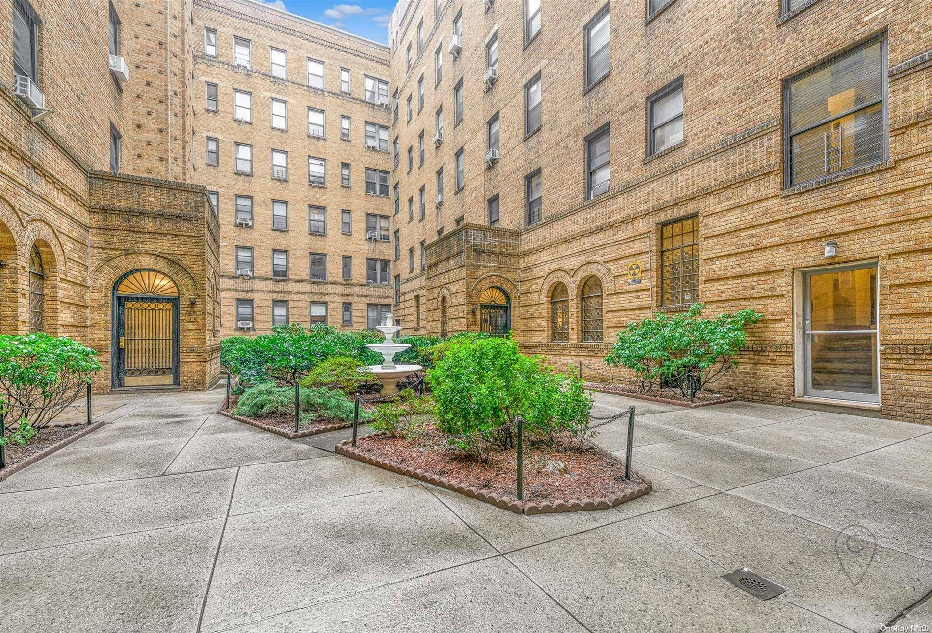 Kew Gardens, NY 11415,83-44 Lefferts BLVD #2E