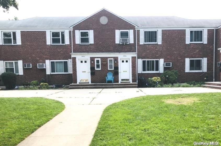 Glen Oaks, NY 11004,71-12 260th Street #H