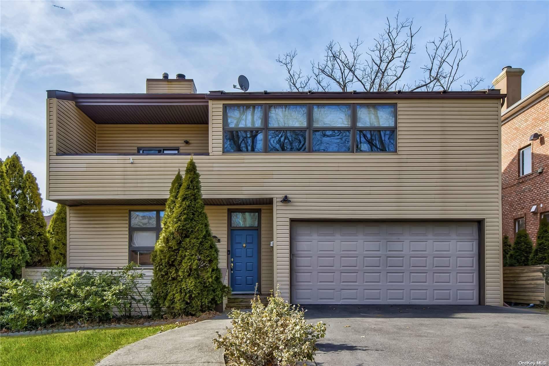 Douglaston, NY 11362,71-62 244th ST