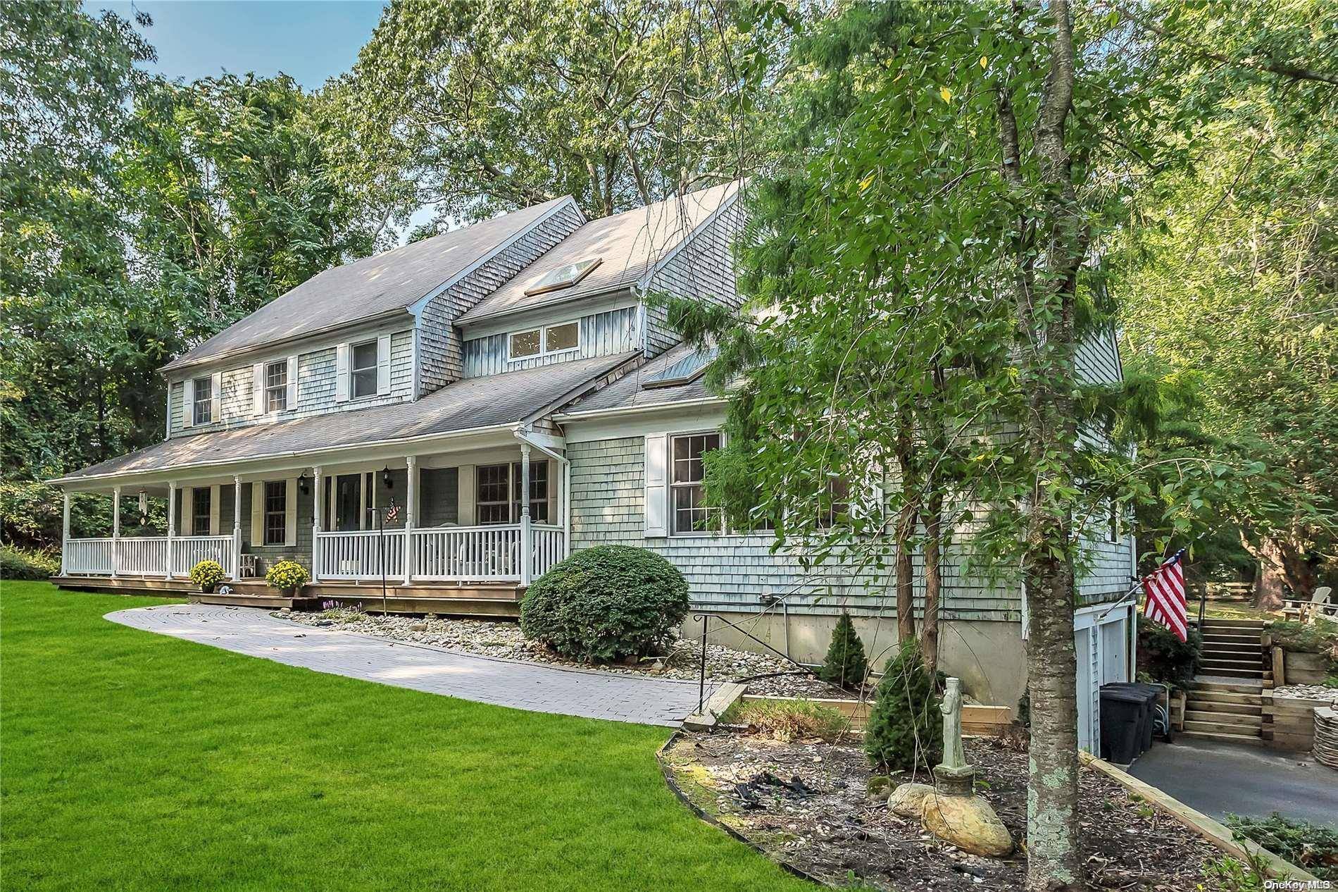 Smithtown, NY 11787,105 River Heights DR