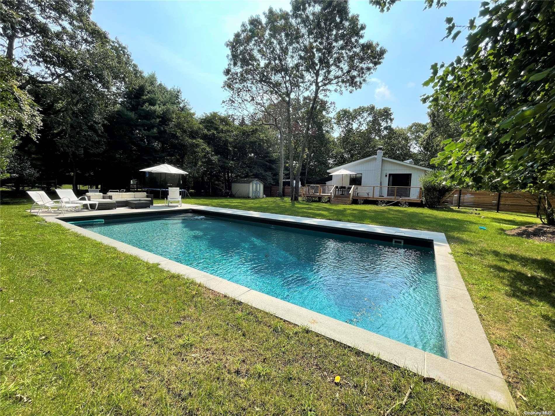 East Hampton, NY 11937,65 Manor LN