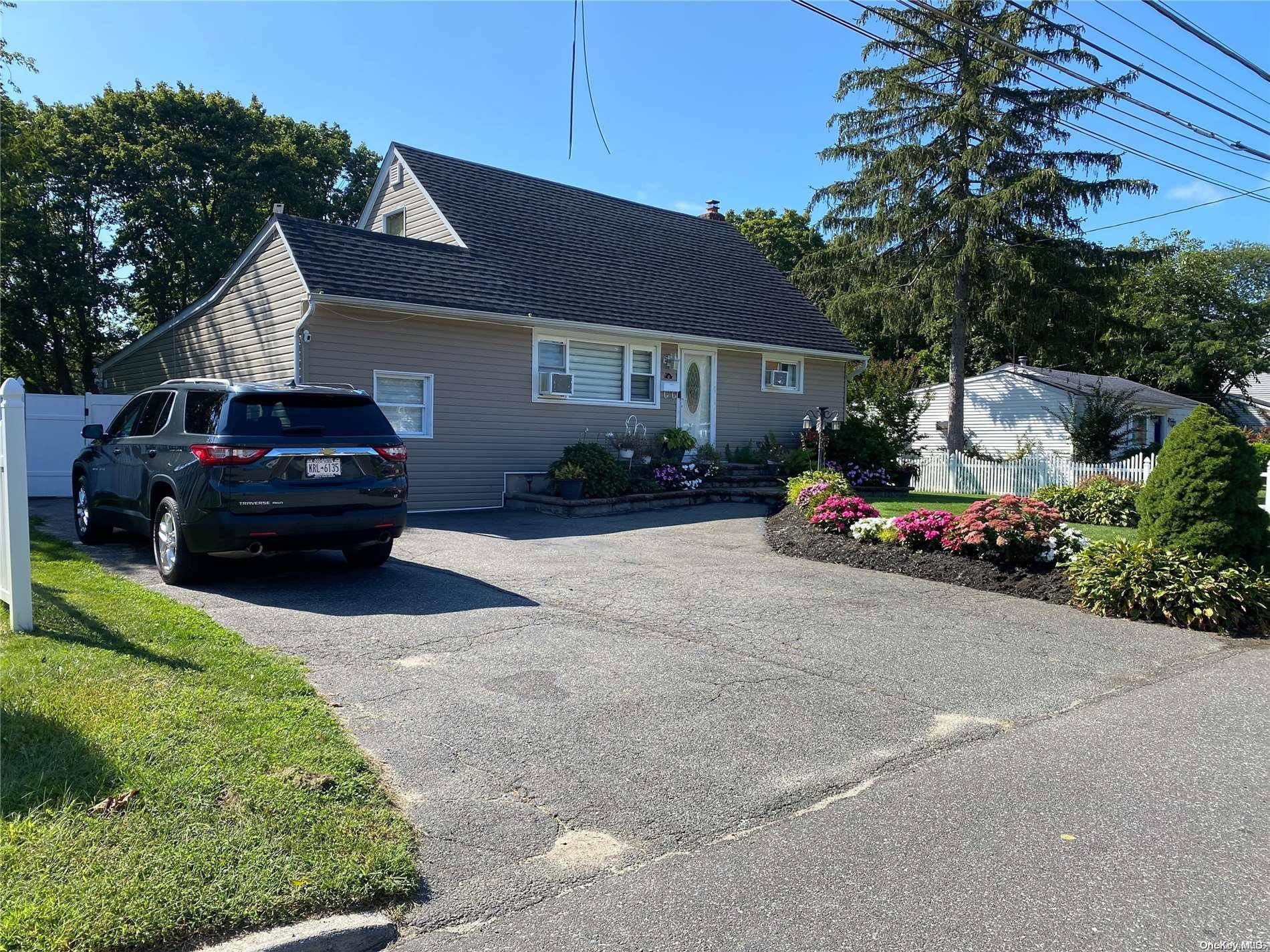 Bay Shore, NY 11706,42 18th AVE