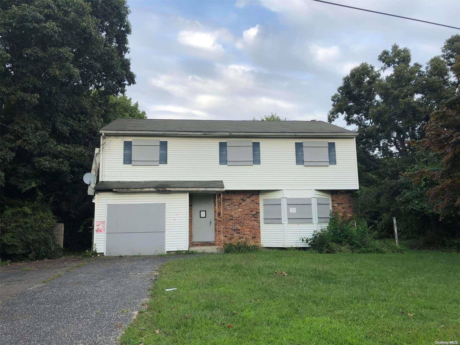 Bay Shore, NY 11706,1735 Heckscher AVE