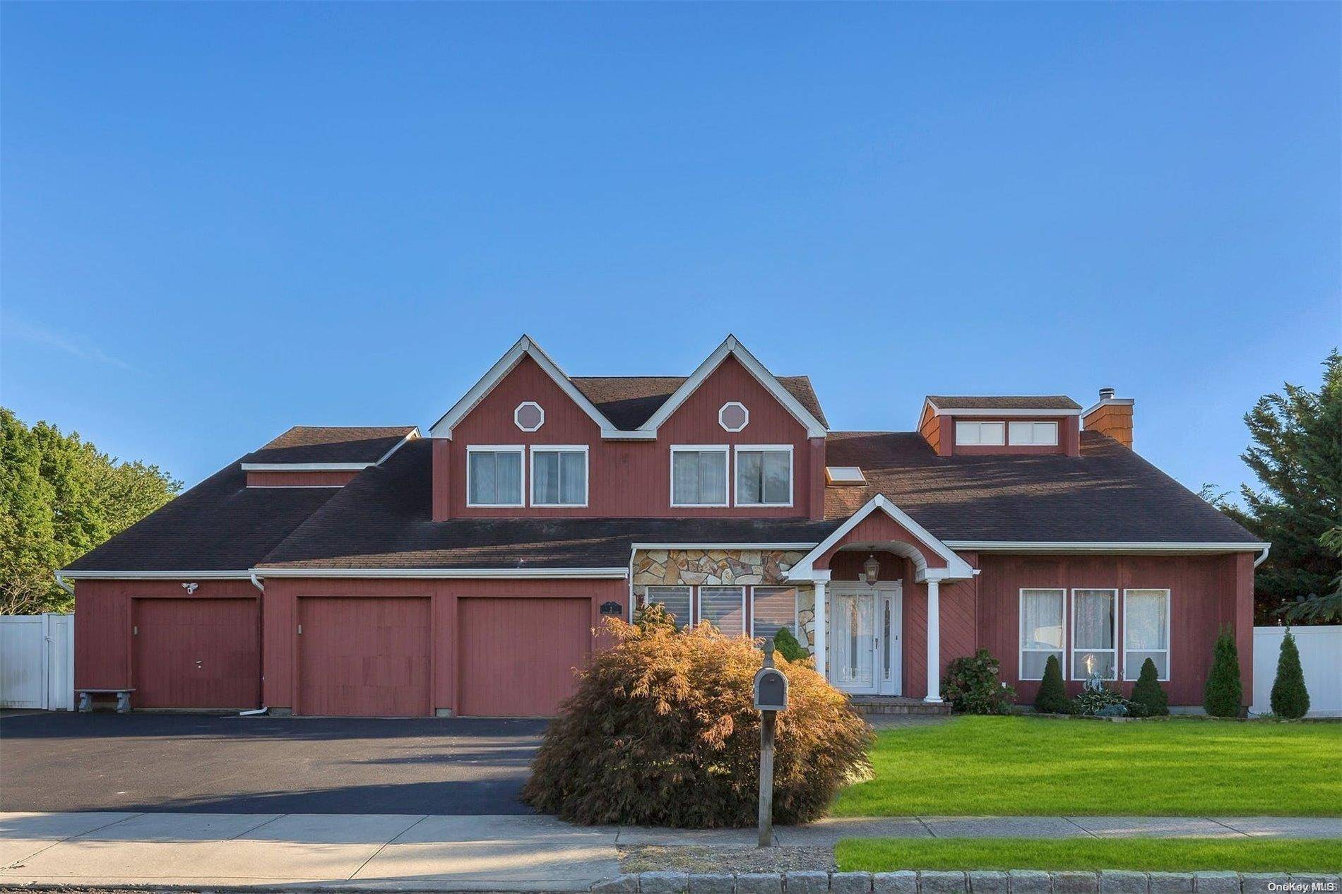 West Islip, NY 11795,2 Carol Ann CT