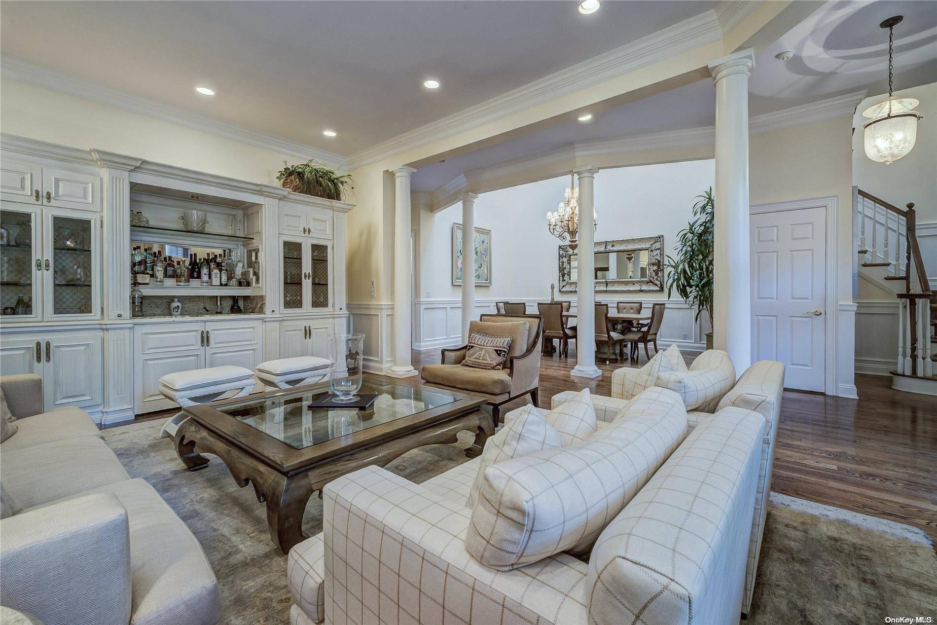 Manhasset, NY 11030,54 Kensington CIR #-