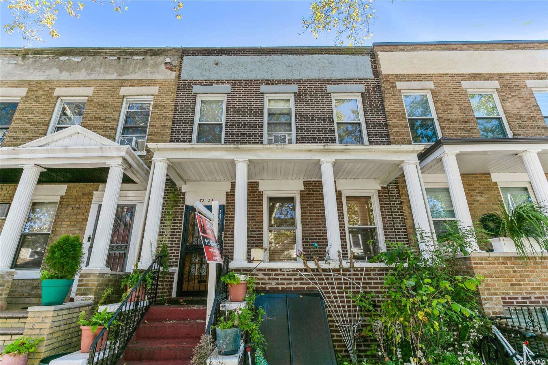 Glendale, NY 11385,72-21 67th PL