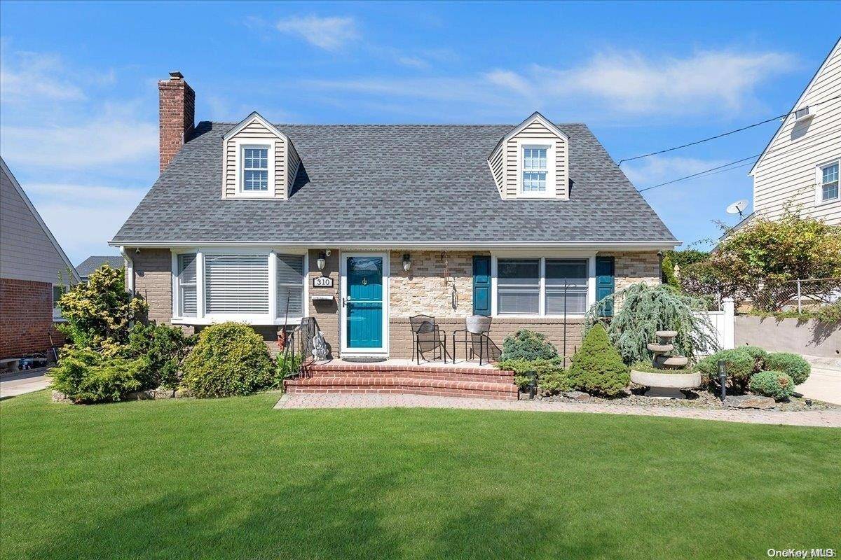 Mineola, NY 11501,310 Walter AVE