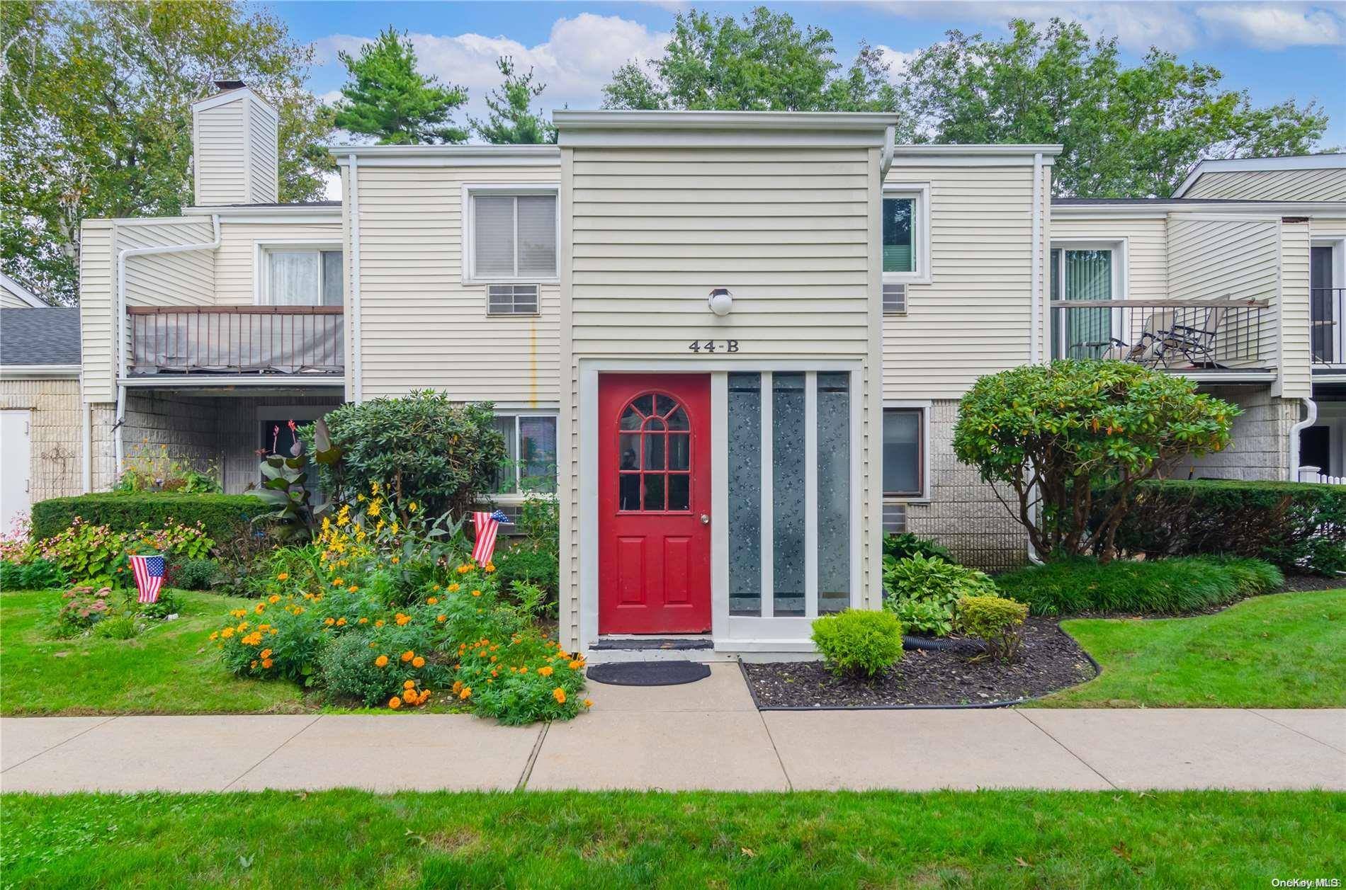 Ronkonkoma, NY 11779,44 Richmond BLVD #2B
