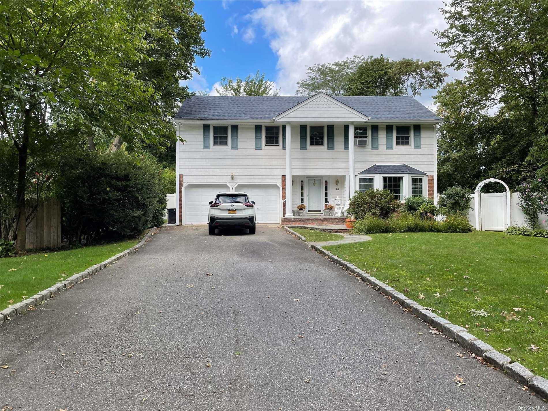 Westbury, NY 11590,15 Lynwood DR