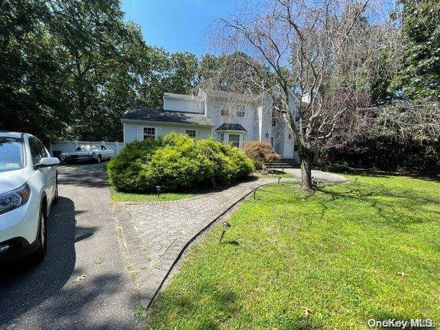 Coram, NY 11727,8 Phyllis LN