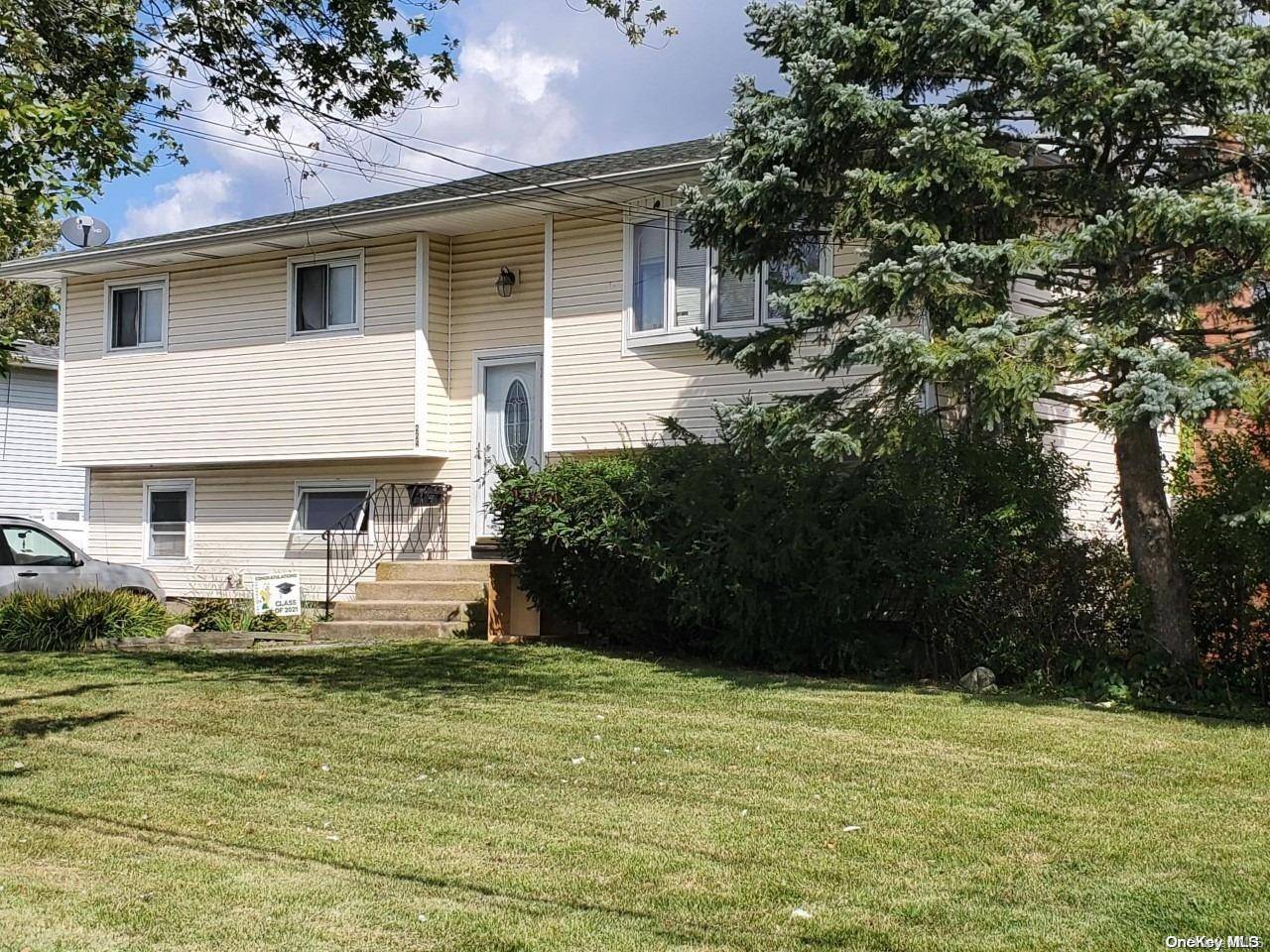 Lindenhurst, NY 11757,224 Verona Pkwy
