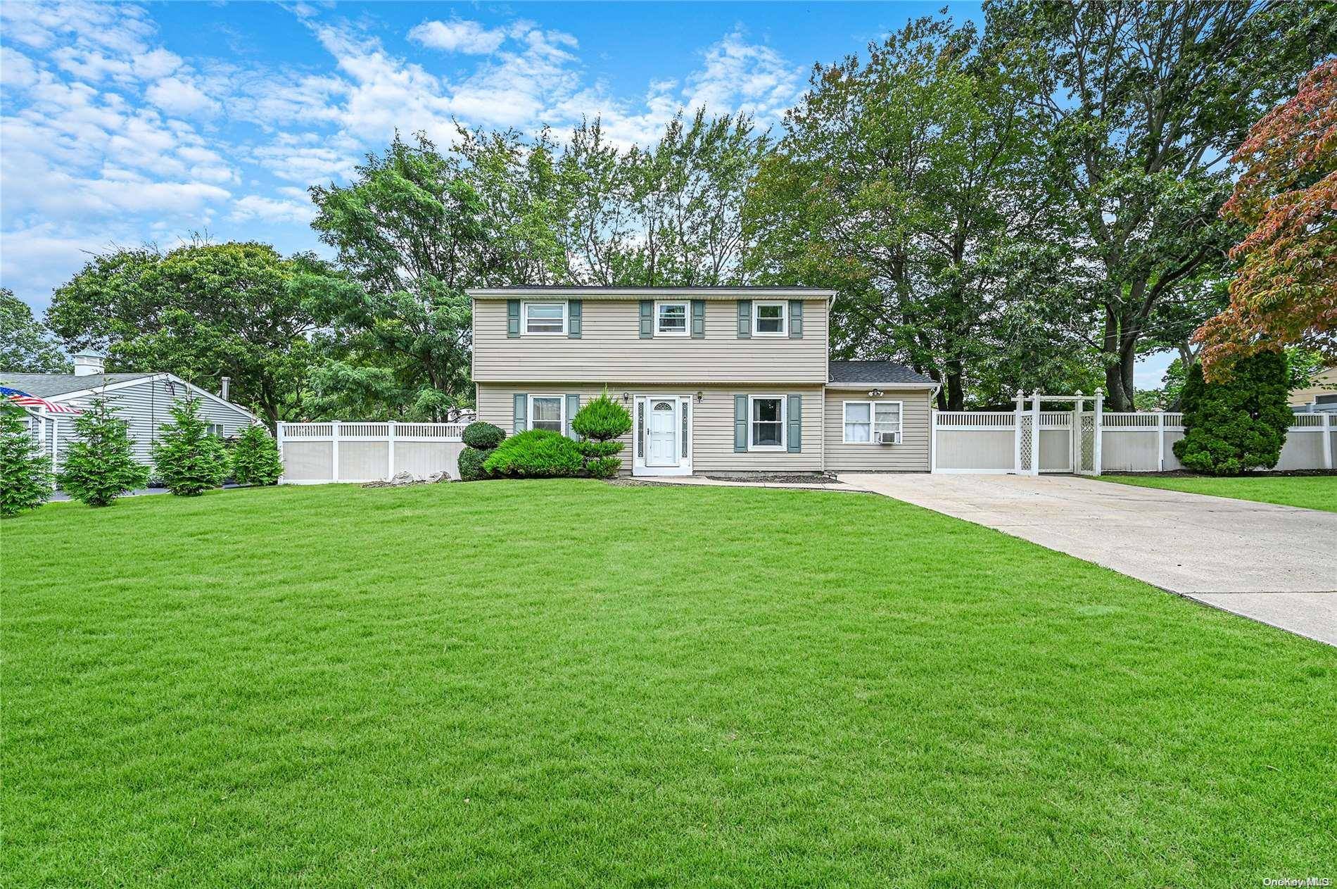 Centereach, NY 11720,5 Dolphin DR