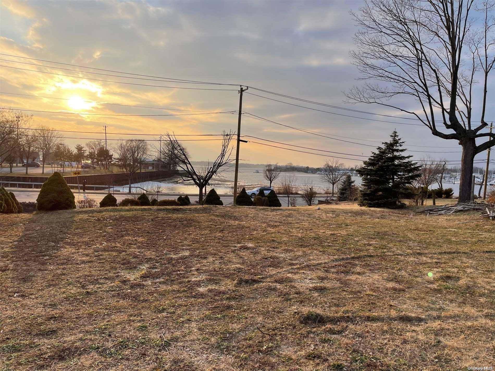 Port Washington, NY 11050,15 Shore Road