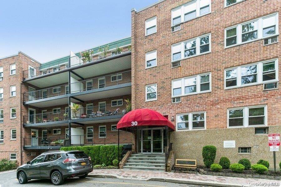 Glen Cove, NY 11542,30 Pearsall AVE #1L