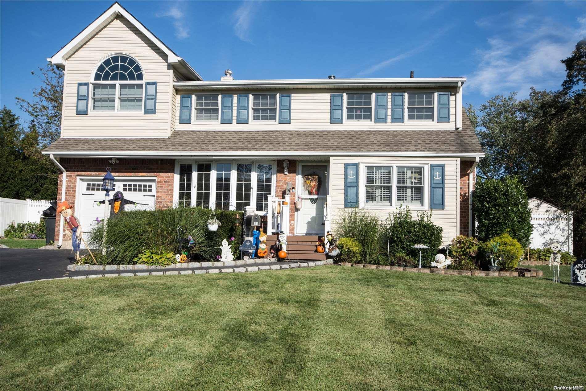 Centereach, NY 11720,11 Clarkson RD